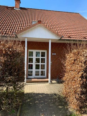 Stilvolle 3-Raum-DG-Wohnung mit gehobener Innenausstattung mit Einbauküche in Buxtehude