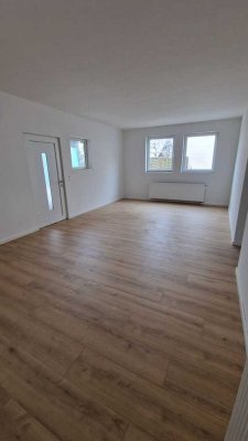 Erstbezug nach Kernsanierung: 1 ZKB inkl. Einbauküche in Dreifamilienhaus