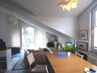 ### 4 ZIMMERWOHNUNG MIT BALKON IN RUHIGER HANGLAGE IN SEEHEIM - Kleine Wohneinheit, gut vermietet!!