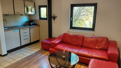 Ruhig gelegene, modern möblierte 2-Zimmer-Wohnung mit Blick ins Grüne in München-Freimann