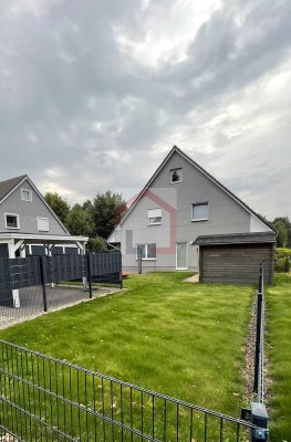 Moderne Doppelhaushälfte in Neumünster-Faldera mit Garten und Doppelcarport