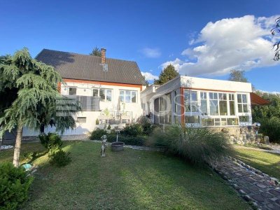 Wunderschönes Wohnhaus mit idyllischem Garten!
