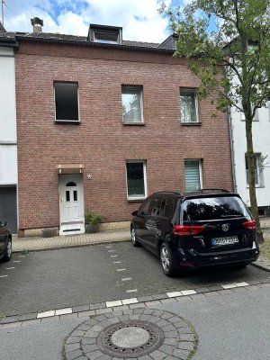 Freundliche und gepflegte 3-Zimmer-Dachgeschosswohnung in Duisburg