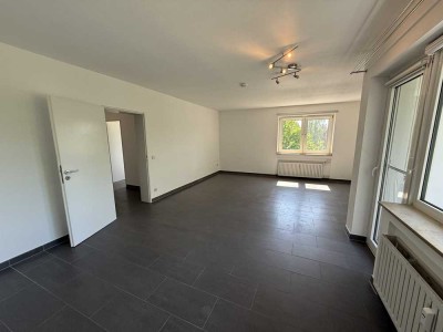 2-Zimmer Wohnung im Jülicher-Nordviertel. Mit Garage, Balkon u. Einbauküche.