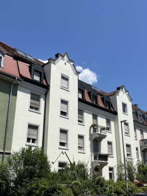 Kernsanierte 4- Zimmer Wohnung - Hochparterre mit Balkon