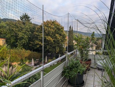 Helle 2-Zimmer-Dachgeschosswohnung mit schönem Ausblick in Dossenheim