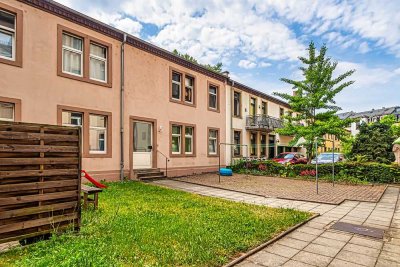 Attraktive Ausstattung und begehrte Lage im Hinterhaus, tolle Altbauwohnung in Pieschen-Süd.