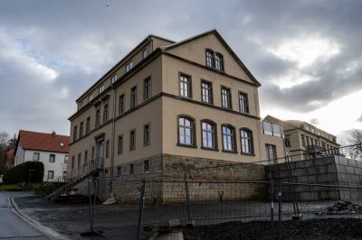 Erstbezug nach Sanierung mit Balkon: exklusive 5-Zimmer-Dachgeschosswohnung in Pirna