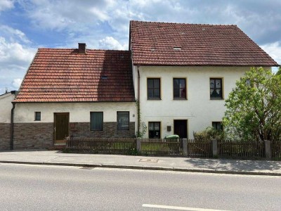 Zwei sanierungsbedürftige Einfamilienhäuser in zentraler Lage von Teublitz