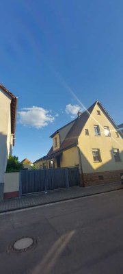 Preiswertes 6-Raum-Einfamilienhaus in Groß Rohrheim Groß-Rohrheim
