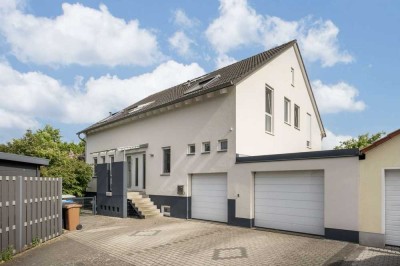 Exklusives Wohnen! Traumhaus mit großem Garten, PV-Anlage, großer Doppelgarage und Homeofficeplatz!