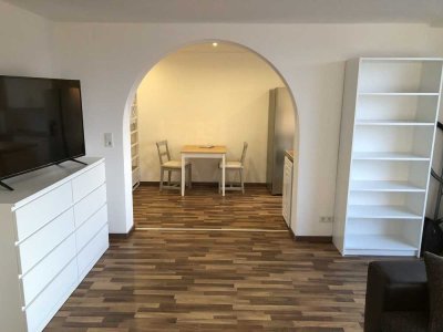 Möblierte 1,5 Zimmer Wohnung mit Balkon