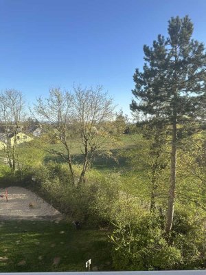 Attraktive, moderne 2-Zimmer-Wohnung mit Balkon, Keller und Naturblick in Steinbach (Taunus)