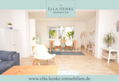 Liebevoll saniertes Mehrfamilienhaus mit 4 schönen Wohnungen, 6 Garagen + großer Scheune.