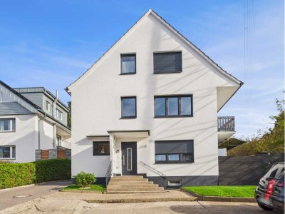 Wenn Anlage sich nach Zuhause anfühlt. Gepflegtes Dreifamilienhaus in Niederkassel-Rheidt