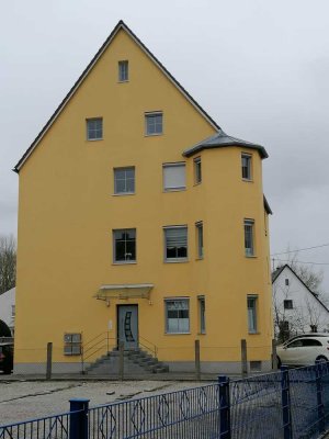 Ruhige, zentral gelegene und bahnhofsnahe 4-Zimmer-Wohnung mit Balkon im Herzen von Donauwörth
