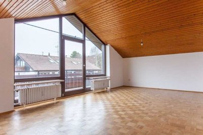 Seefeld: Helles Dachgeschossappartement mit schönem Ostbalkon