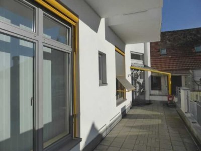 Helle Büro-od. Praxisräume, 3-Zimmer-Wohnung mit Balkon und EBK in Gailingen am Hochrhein
