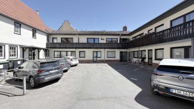 Gepflegte 4- Zimmer Wohnung mit Balkon im 2. OG in Frankfurt-Nieder-Erlenbach