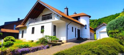 Wie ein kleines Schlösschen – Ein- bis Zweifamilienhaus