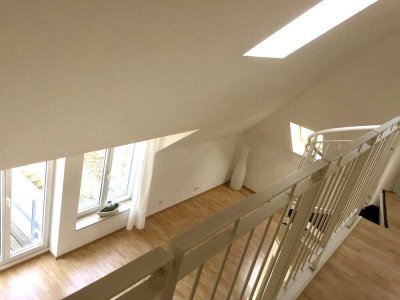Helle 2,5 Zi Dachterrassenwohnung,EBK,Tiefgaragenstellplatz, Provisionsfrei