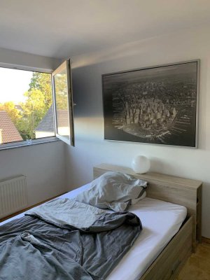 Freundliche 2-Zimmer-Wohnung mit Balkon, Klimaanlage und Einbauküche in Worringen