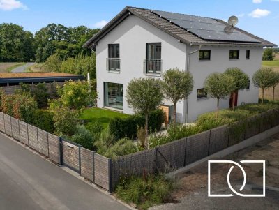 Hochwertiger Neubau! Sofort bezugsfertiges Haus mit traumhaften Grundstück, PV-Anlage und Keller