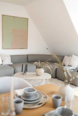 Über den Dächern Mariendorfs: bezugsfreie Maisonette mit Terrasse, Parkett und zwei Bädern genießen!