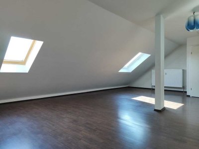 Helle Maisonette-Wohnung mit 3 Zimmern ohne Schrägen, 2 Bädern und einem großzügigem Dachstudio