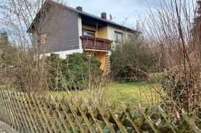 Einfamilienhaus im Dornröschenschlaf will geweckt werden.