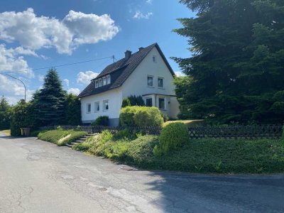 Freundliches Einfamilienhaus mit acht Zimmern in Kreuztal
