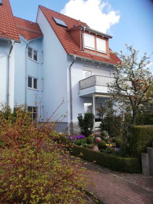 Schöne Helle Eigentumswohnung im 1.OG mit Balkon