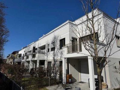 Traumhafte, elegante und neuwertige 3-Zimmer-Wohnung mit herrlichem Balkon. Ruhige Lage.