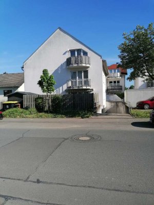 Charmante 3-ZI-Wohnung mit kleinem Garten, EG, ebenerdig. Wohnen mit Flair, der Preis ist fair !