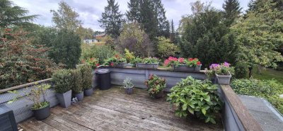 Helle Altbauwohnung mit Dachterasse