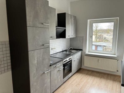 Wohnung mit zwei Zimmern, Flur und Einbauküche ruhig trotz Nähe HBF und Stadt, Mönchengladbach