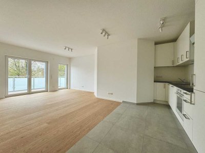 (Fast) Erstbezug mit EBK / Balkon / Tagesl.-Bad / lux. Ausstat. / Keller / Stellplatz