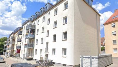 Helle 2-Zimmer-Wohnung mit Balkon, Abstellraum und Keller in zentraler Lage – sofort bezugsfrei