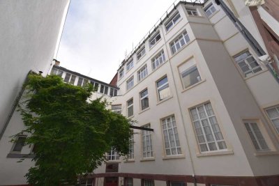 **Perfekte Aufteilung für eine WG**5-Zimmer-Wohnung im Altbaucharme**