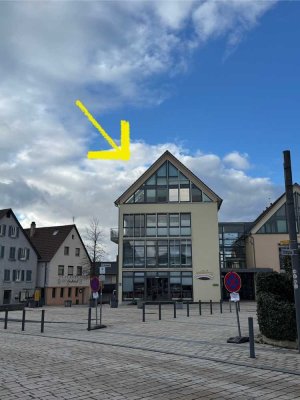 Stilvolle, gepflegte 4-Zimmer-Maisonette-Wohnung mit Balkon und Einbauküche in Neuenstein