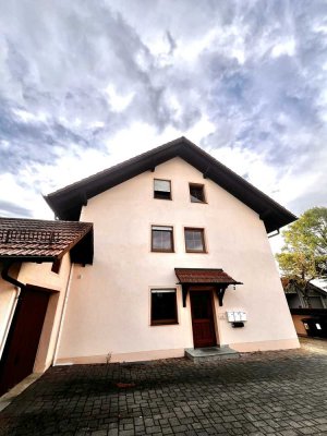 Helle 3-Zi.-OG-Whg. mit xl Balkon und großer Hobbykeller inkl. Außenstellplatz ab sofort frei