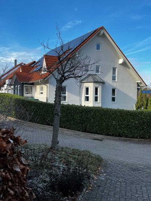 Lichtdurchflutetes Haus mit großem Garten