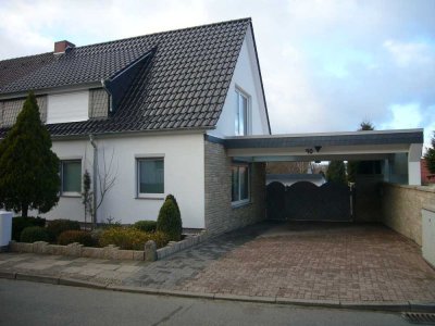 Traumhafte Doppelhaushälfte. Sehr modern und großzügig in einer ruhigen Lage.