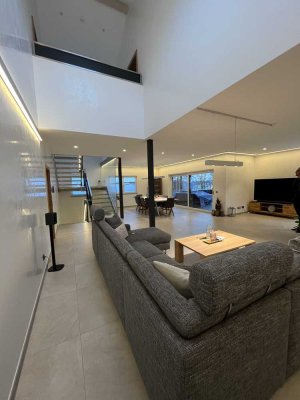 Luxuriöses, modernes Stadthaus mit Garten, uneinsichtigem, sehr großen Balkon und großem Hobbykeller