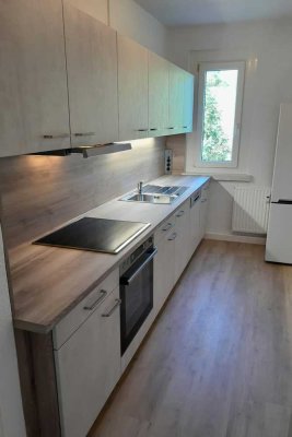 Erstbezug-Neubau 2-Zimmer-EG-Wohnung mit Balkon, neuer EBK & Tageslichtbad in Elterlein