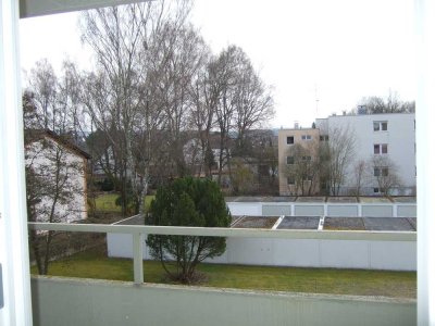 Ansprechende 2,5-Zimmer-Wohnung mit Balkon und Einbauküche in Hirschau