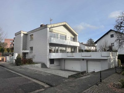 Freistehendes Mehrfamilienhaus mit großem Potenzial in Bestlage von Friedrichsdorf