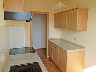 Kleine 2-Raumwohnung mit Einbauküche und Blick ins Grüne