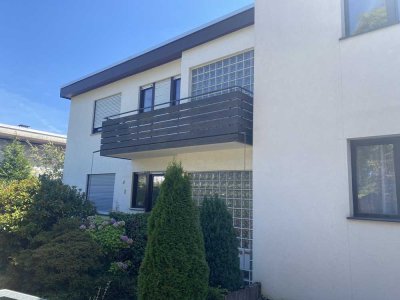 Geschmackvolle, modernisierte 3,5-Raum-Wohnung mit geh. Innenausstattung mit Balkon und EBK