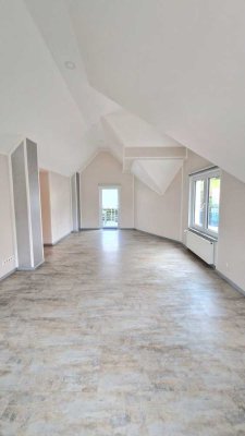 Stilvolle, sanierte 3-Zimmer-Wohnung mit Balkon und EBK in Kaisersesch